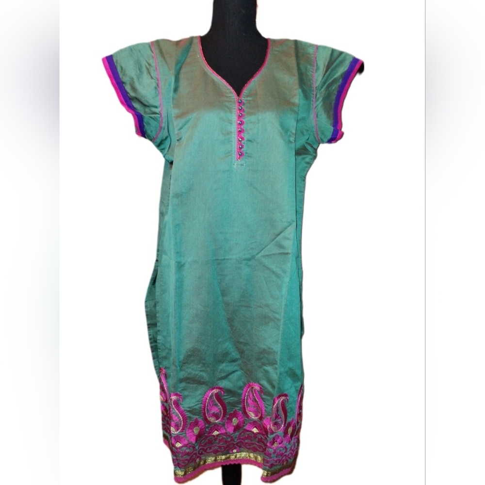 Woman's Green Incident Kurta size 40, embroidered